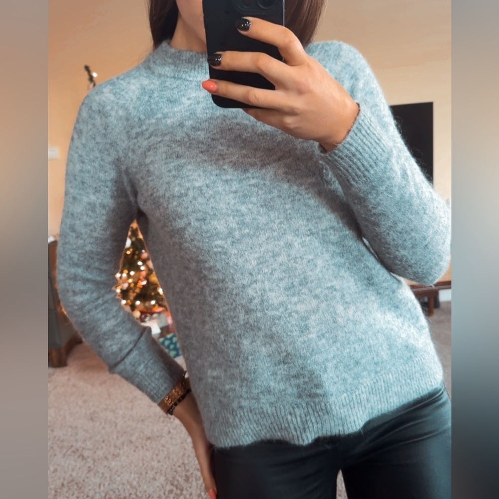 H&M Warm Heathered Gray Sweater with Wool / Small
